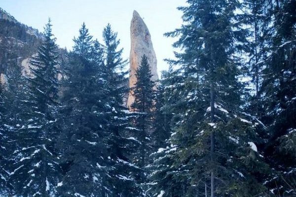 AU_village-incontournables-monolithe-04-588x588